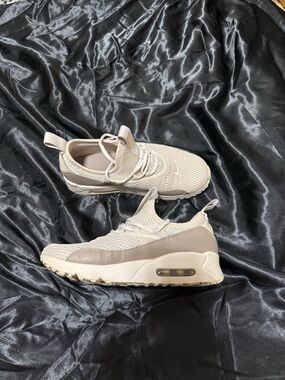 Nike Women's Light Taupe Knit Air-Cushioned Sneakers